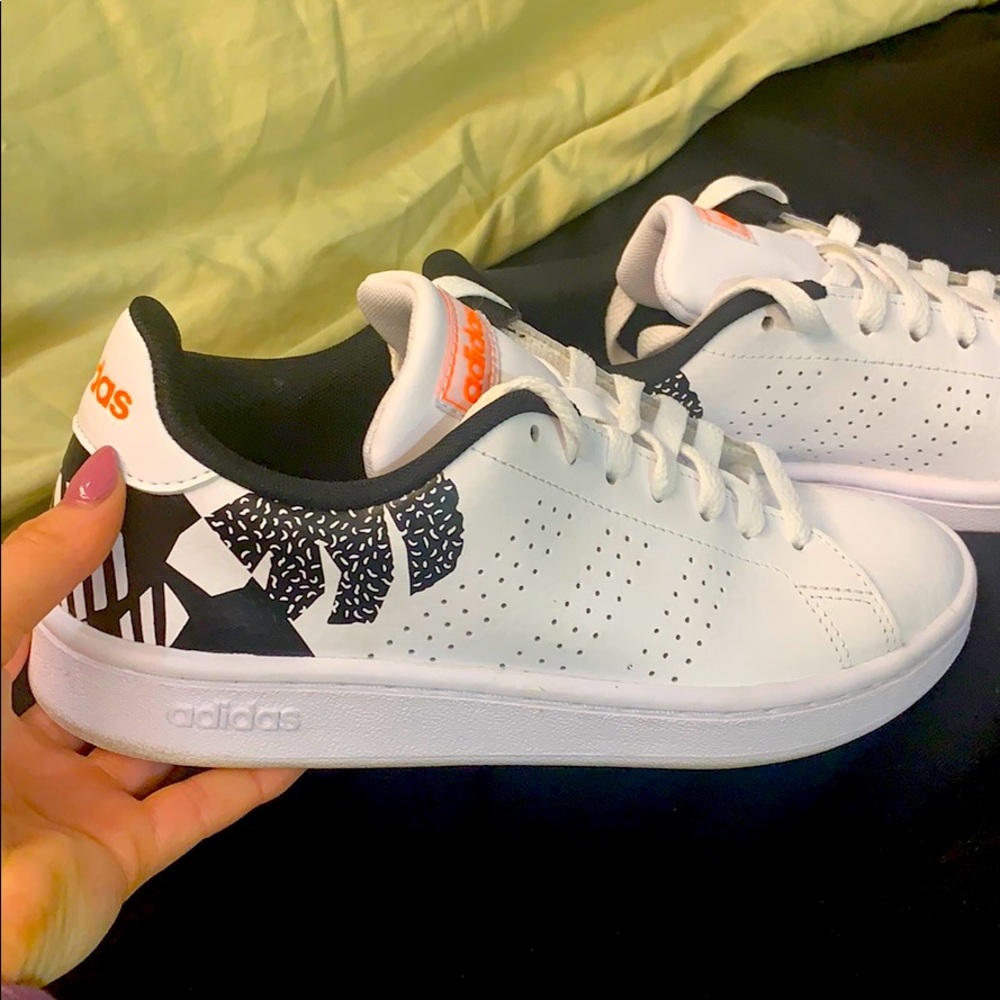 White adidas👌🏼👟